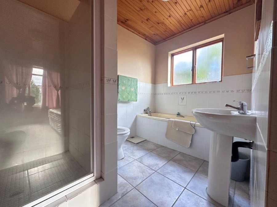 5 Bedroom Property for Sale in Stilbaai Wes Western Cape
